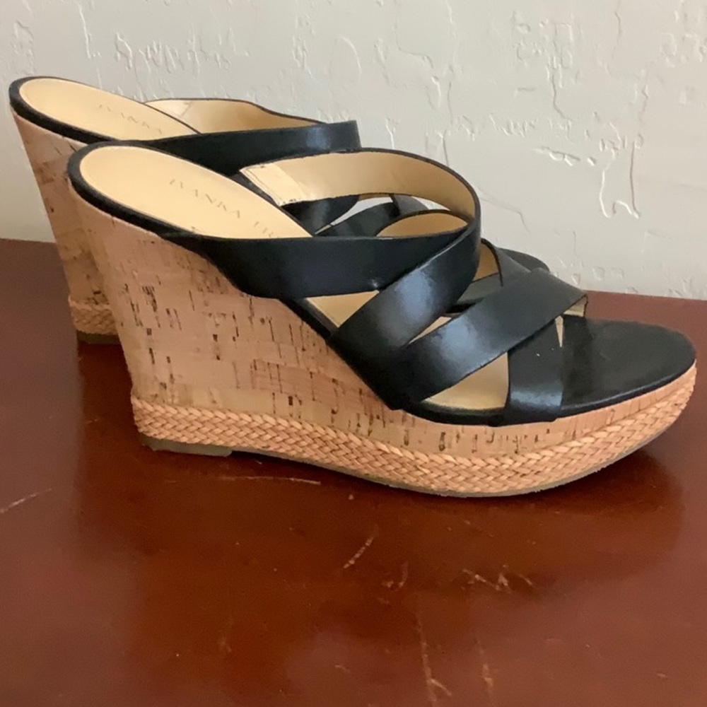 Straps black wedge!